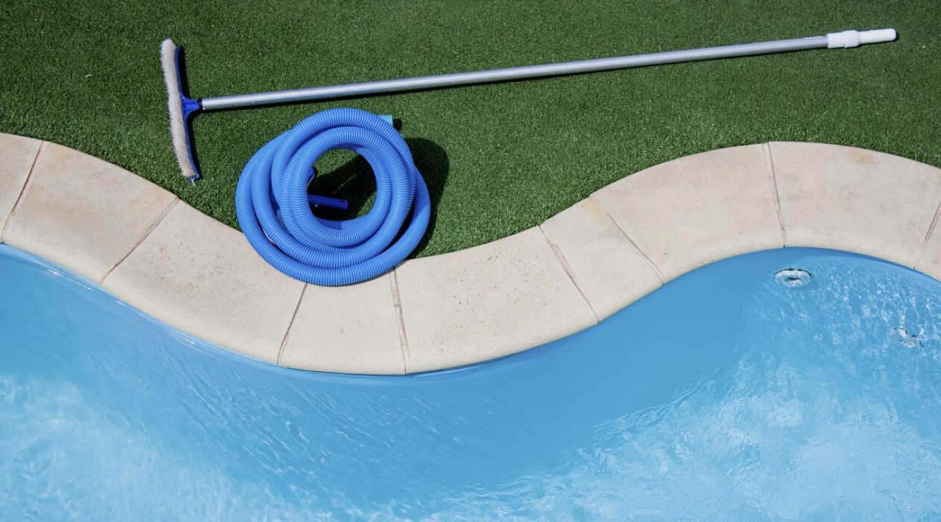 Professional pool cleaning tools and equipment in Farmers Branch, TX