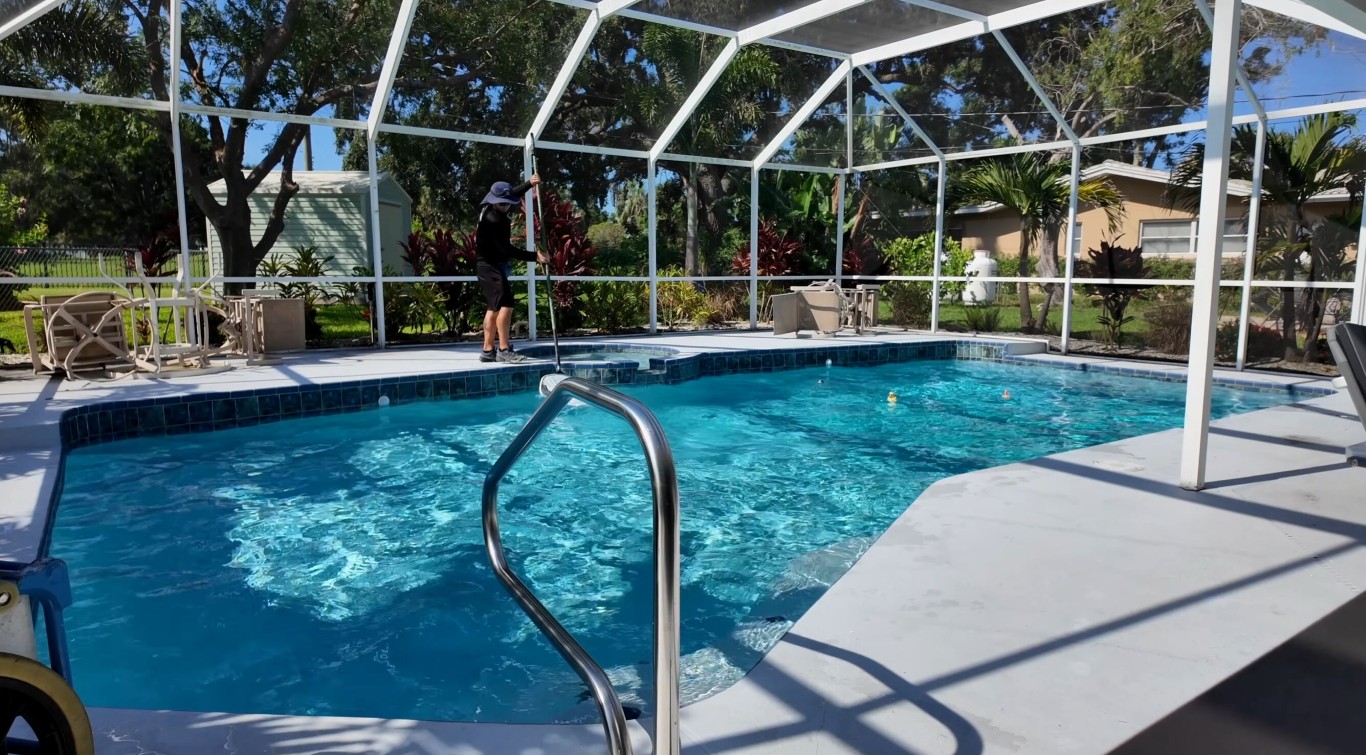 One-Time / Deep Pool Cleaning in Farmers Branch, TX